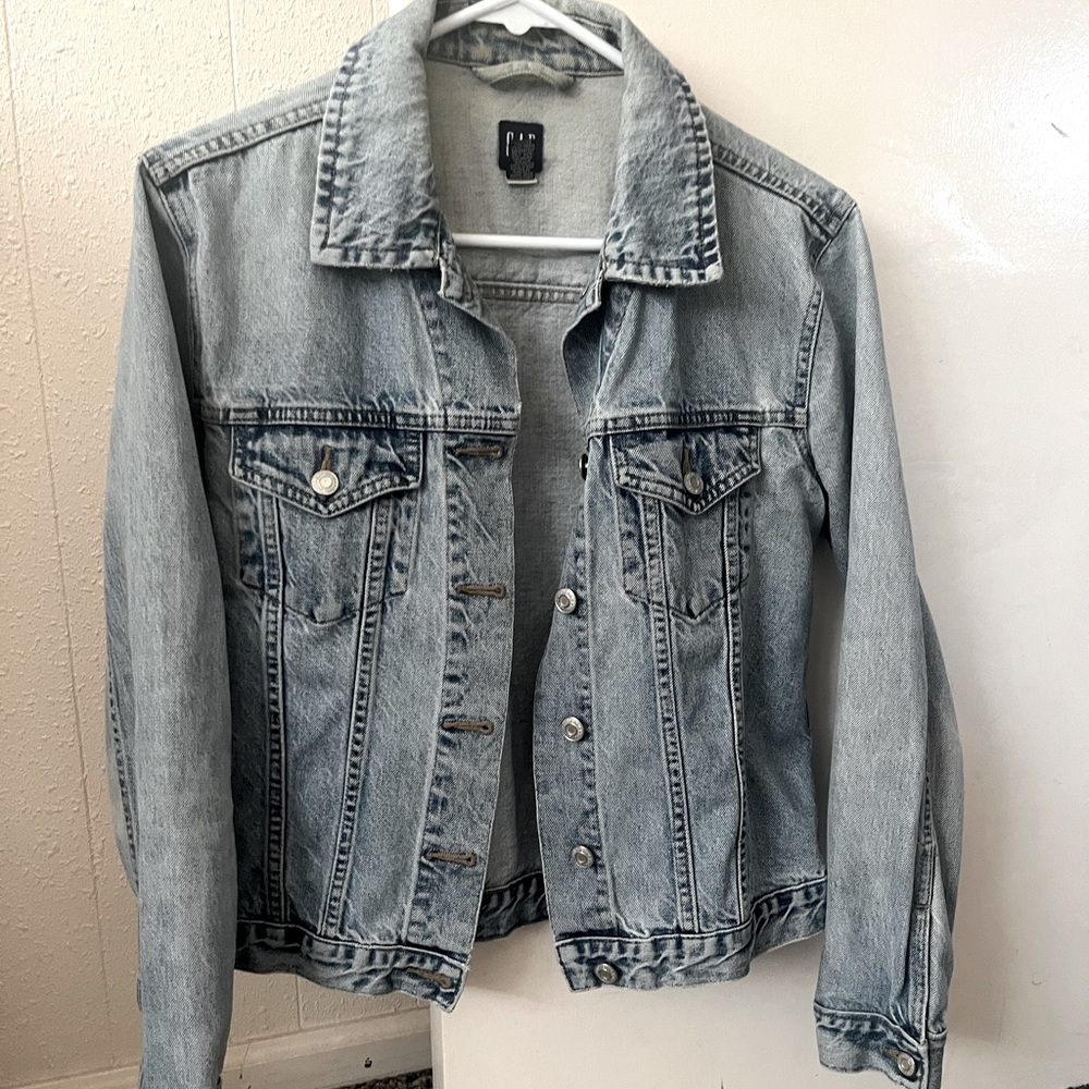 Light wash Gap jean jacket